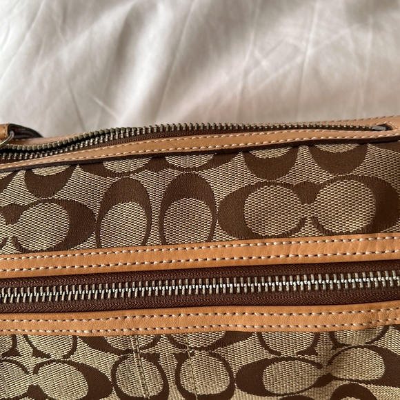 Authentic Coach beige and brown shoulder bag. - Picture 9 of 14
